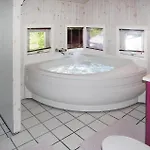 34 With Hot Tub Nordenbro Vesteregn