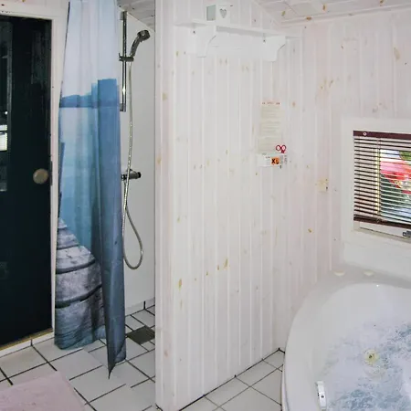 34 With Hot Tub Humble