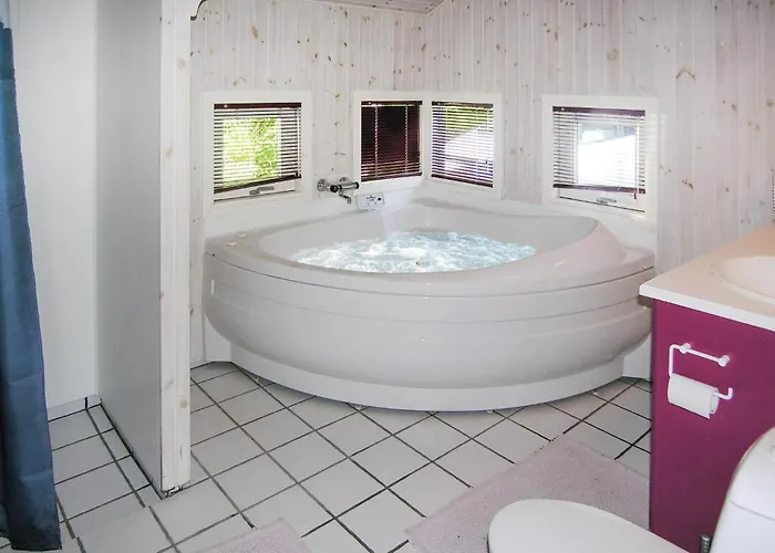 34 With Hot Tub Nordenbro Vesteregn